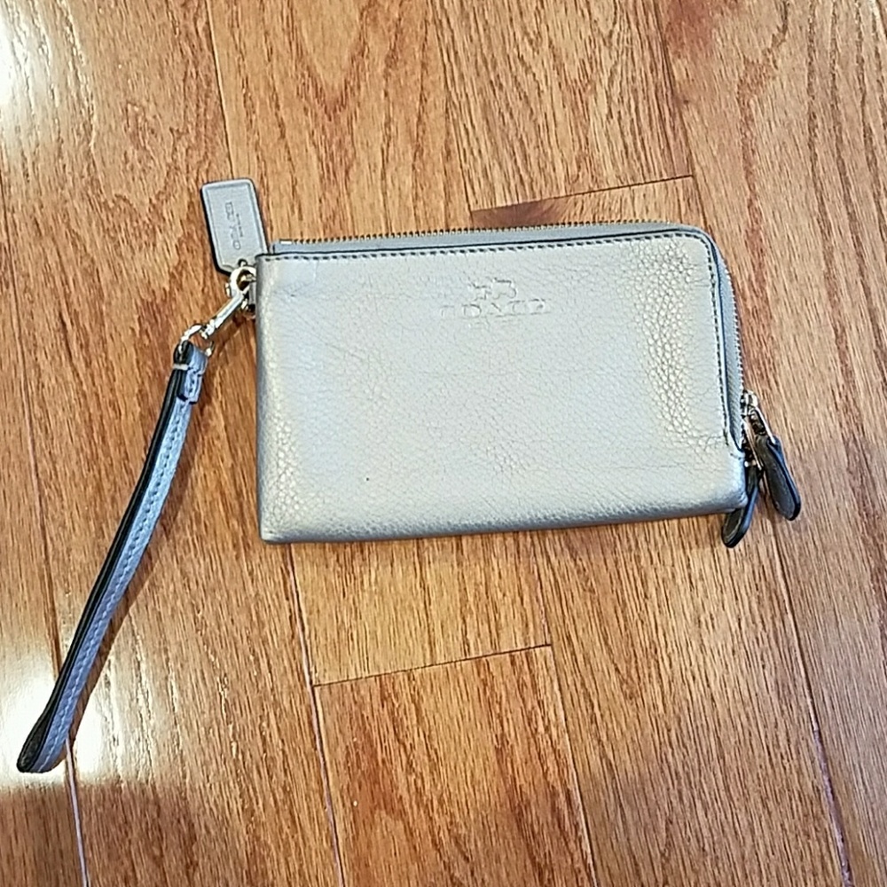 Metallic coach wrislet